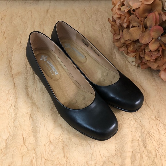 andrea Shoes - Andrea ejecutiva mex brand. Black leather. SZ 8